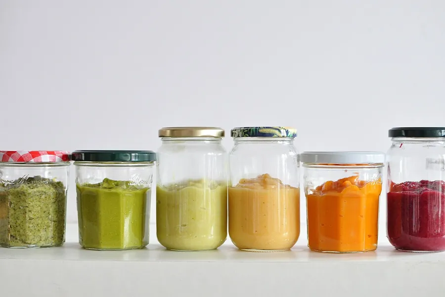 Row of jars of pureed baby food