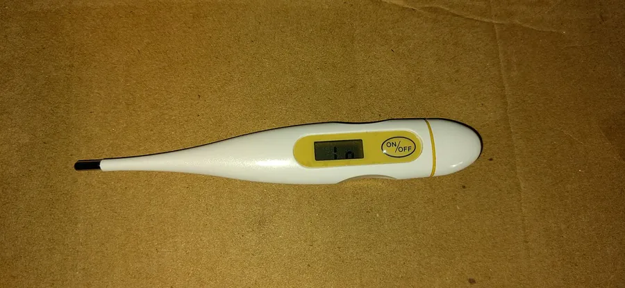 Digital fever thermometer